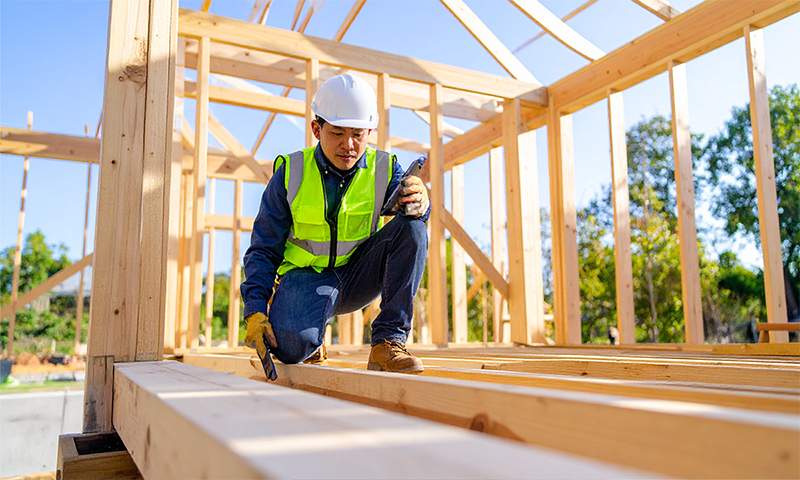 作業中の建設業者